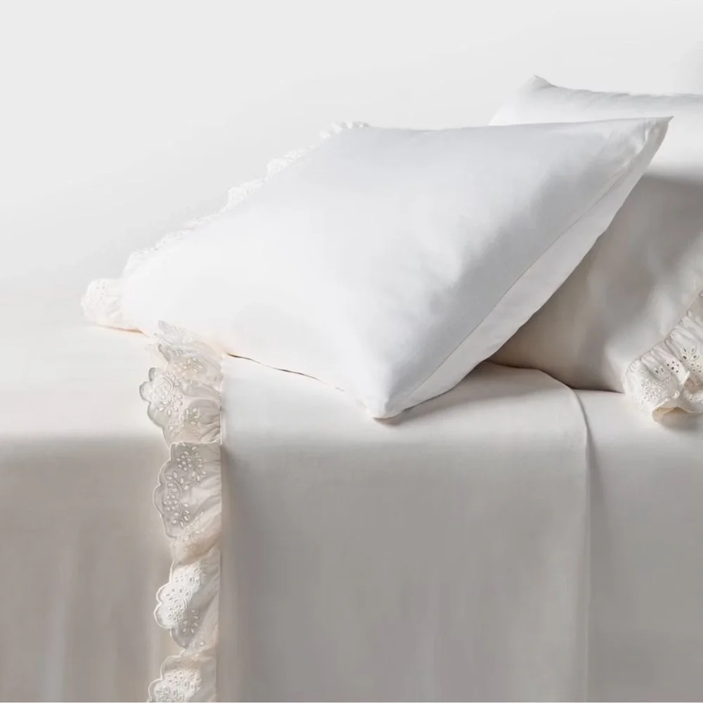 Threshold Ivory White KING Size 4pc Sheet Set with Eyelet Ruffle Hem Sateen NEW